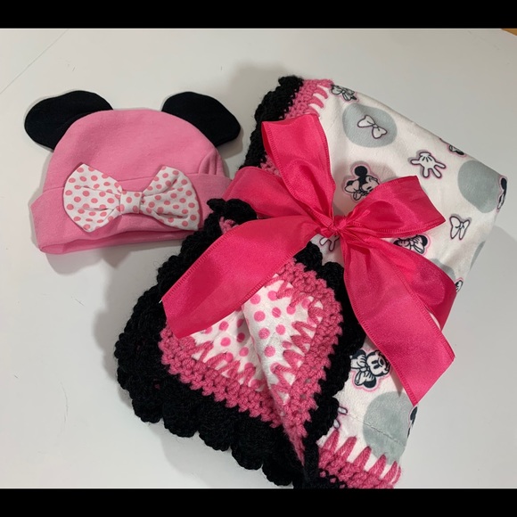Minnie Mouse Double-sided Minky Crochet Baby Blanket Gift Set - Picture 6 of 7